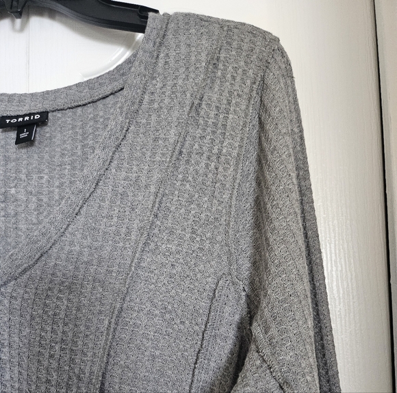 Torrid Gray Women's Ribbed Knit V-Neck Tunic Top Long Sleeve Flattering Fit sz1X - Picture 5 of 15